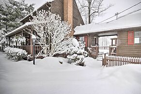 Modern Mountain Retreat w/ Deck + Hot Tub!
