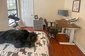 Modern Mountain Retreat w/ Deck + Hot Tub!