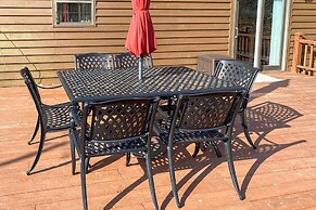 Modern Mountain Retreat w/ Deck + Hot Tub!