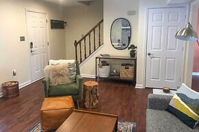 Modern Mountain Retreat w/ Deck + Hot Tub!