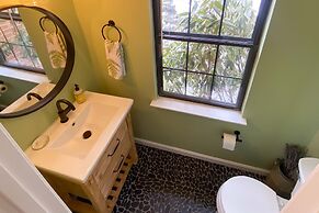 Modern Mountain Retreat w/ Deck + Hot Tub!