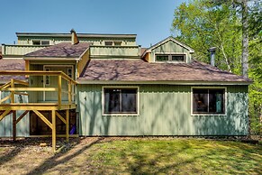 Bartlett Townhome w/ Balcony: 1 Mi to Ski Resort!
