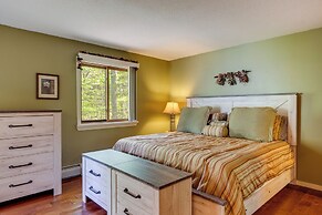 Bartlett Townhome w/ Balcony: 1 Mi to Ski Resort!