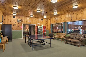 Bartlett Townhome w/ Balcony: 1 Mi to Ski Resort!