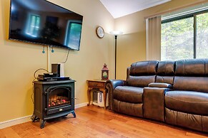 Bartlett Townhome w/ Balcony: 1 Mi to Ski Resort!