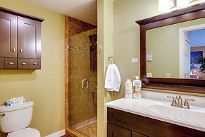 Bartlett Townhome w/ Balcony: 1 Mi to Ski Resort!