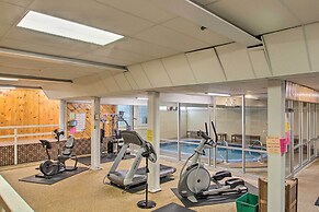 Bartlett Townhome w/ Balcony: 1 Mi to Ski Resort!