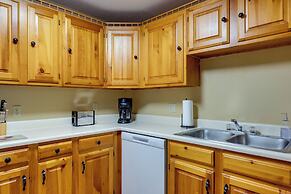 Bartlett Townhome w/ Balcony: 1 Mi to Ski Resort!