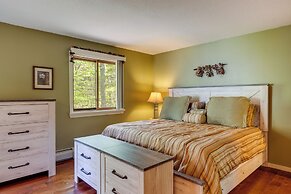 Bartlett Townhome w/ Balcony: 1 Mi to Ski Resort!