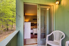 Bartlett Townhome w/ Balcony: 1 Mi to Ski Resort!