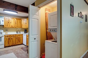 Bartlett Townhome w/ Balcony: 1 Mi to Ski Resort!