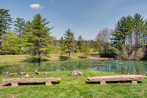 Bartlett Townhome w/ Balcony: 1 Mi to Ski Resort!