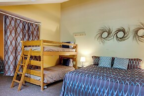 Bartlett Townhome w/ Balcony: 1 Mi to Ski Resort!