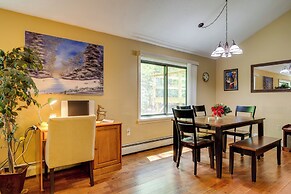 Bartlett Townhome w/ Balcony: 1 Mi to Ski Resort!