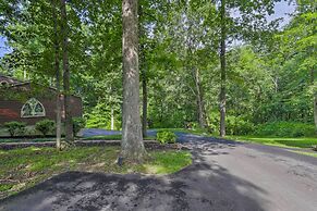 Secluded Leesburg Retreat w/ Private Hot Tub!