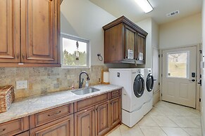 Pool & Hot Tub in Sunny Smithville Getaway!