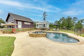 Pool & Hot Tub in Sunny Smithville Getaway!
