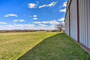 Remodeled Ranch Apt in Sanger: 12 Mi to Lake!