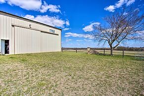 Remodeled Ranch Apt in Sanger: 12 Mi to Lake!