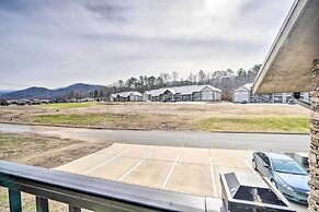 Chic Townsend Condo w/ Saltwater Pool!