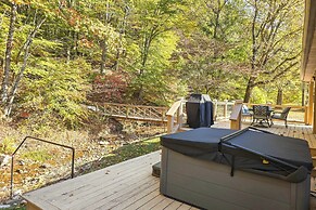 Lyles Peaceful Creekside Home: Hot Tub & Fire Pit