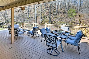 Lyles Peaceful Creekside Home: Hot Tub & Fire Pit