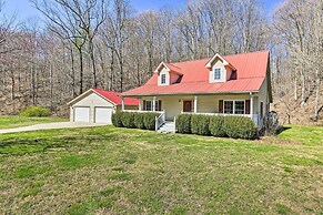 Lyles Peaceful Creekside Home: Hot Tub & Fire Pit