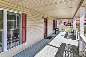 Lyles Peaceful Creekside Home: Hot Tub & Fire Pit