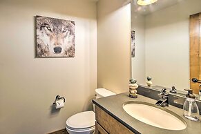 Mtn-view Cabin w/ Hot Tub & Fireplace in Cle Elum!