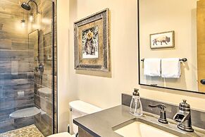 Mtn-view Cabin w/ Hot Tub & Fireplace in Cle Elum!