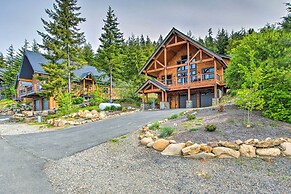 Mtn-view Cabin w/ Hot Tub & Fireplace in Cle Elum!