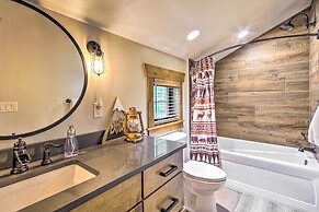 Mtn-view Cabin w/ Hot Tub & Fireplace in Cle Elum!