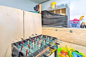 Mtn-view Cabin w/ Hot Tub & Fireplace in Cle Elum!