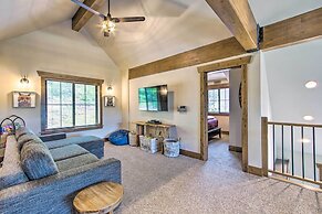 Mtn-view Cabin w/ Hot Tub & Fireplace in Cle Elum!