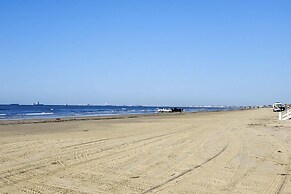 Modern Crystal Beach Escape - 225 Feet to Shore!