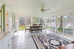 15 Mi to Gloucester: Waterfront Mathews Home!