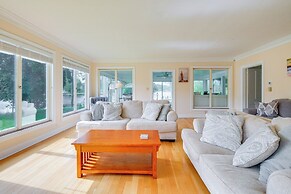 15 Mi to Gloucester: Waterfront Mathews Home!