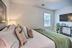 Chic Houston Home w/ Game Room ~ 8 Mi to Dtwn