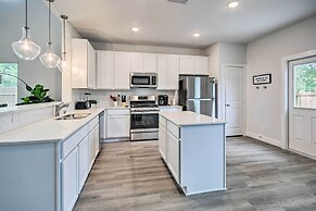 Chic Houston Home w/ Game Room ~ 8 Mi to Dtwn