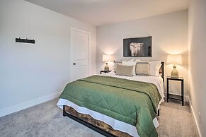 Chic Houston Home w/ Game Room ~ 8 Mi to Dtwn