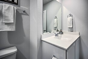 Chic Houston Home w/ Game Room ~ 8 Mi to Dtwn