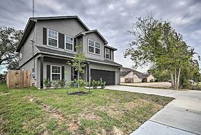 Chic Houston Home w/ Game Room ~ 8 Mi to Dtwn