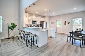 Chic Houston Home w/ Game Room ~ 8 Mi to Dtwn