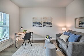 Chic Houston Home w/ Game Room ~ 8 Mi to Dtwn