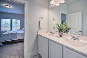 Chic Houston Home w/ Game Room ~ 8 Mi to Dtwn
