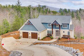 Stunning Nebo Lake House w/ Deck & Views!