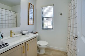 Bright Goodyear Home: Community Pool, Hot Tub