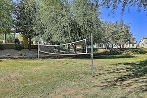 Bright Goodyear Home: Community Pool, Hot Tub