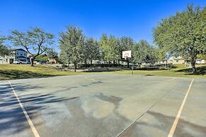 Bright Goodyear Home: Community Pool, Hot Tub