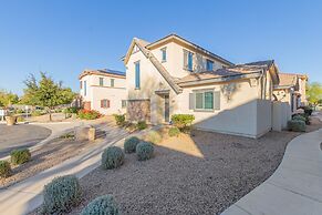 Bright Goodyear Home: Community Pool, Hot Tub